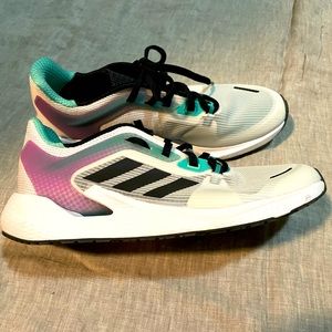 Men’s Adidas Bounce Sneakers Size 7, women as well, Size 8